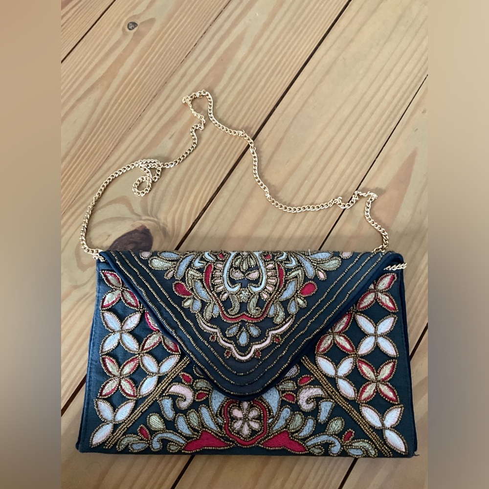 Beaded clutch
